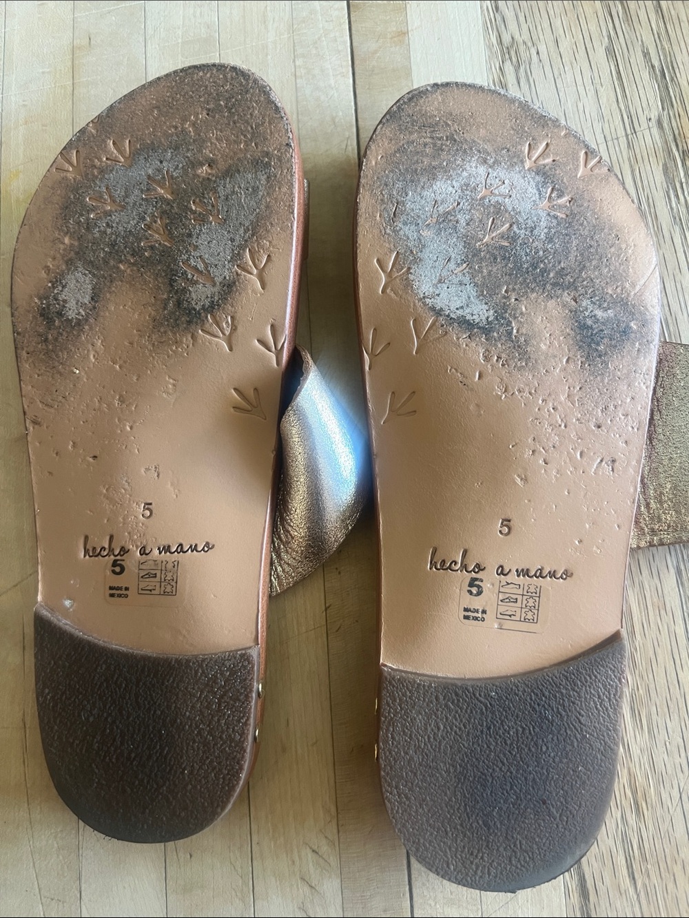 Beek Finch Toe-Loop Sandal in Gold handmade comfort EUC - Picture 8 of 11